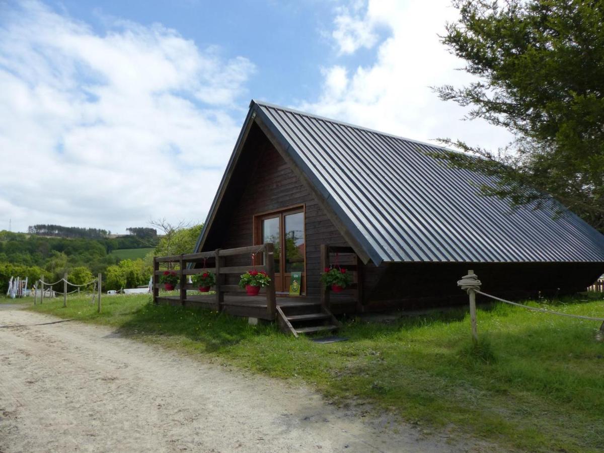 Chalet Familial Pres De Vichy, Terrasse, Animaux Acceptes - Fr-1-489-274 Le Vernet  外观 照片