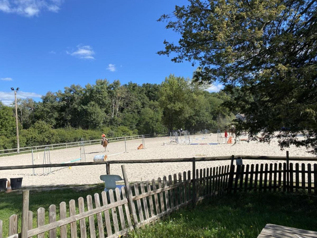 Chalet Familial Pres De Vichy, Terrasse, Animaux Acceptes - Fr-1-489-274 Le Vernet  外观 照片